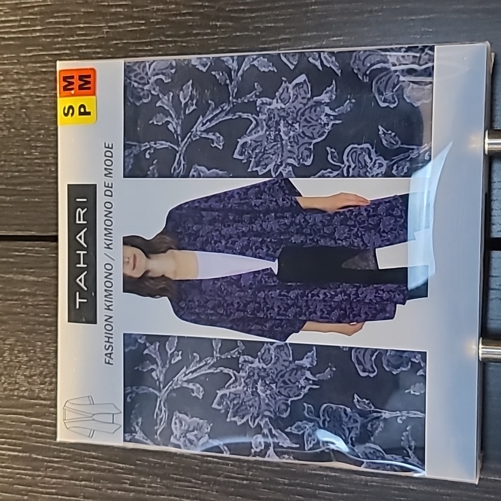 BNIB Tahari fashion kimono